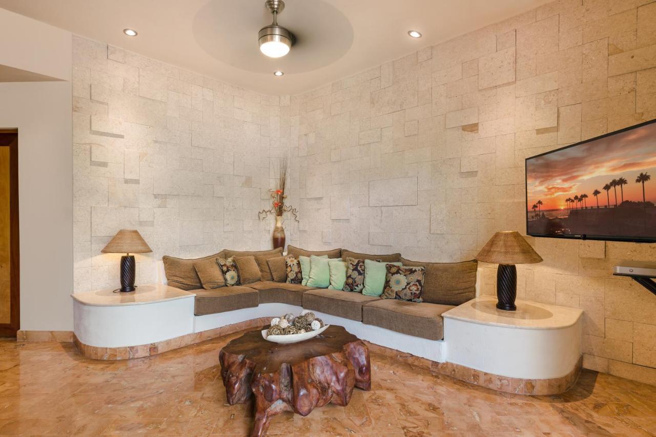 One-Bedroom Condo,959333794:JPEG